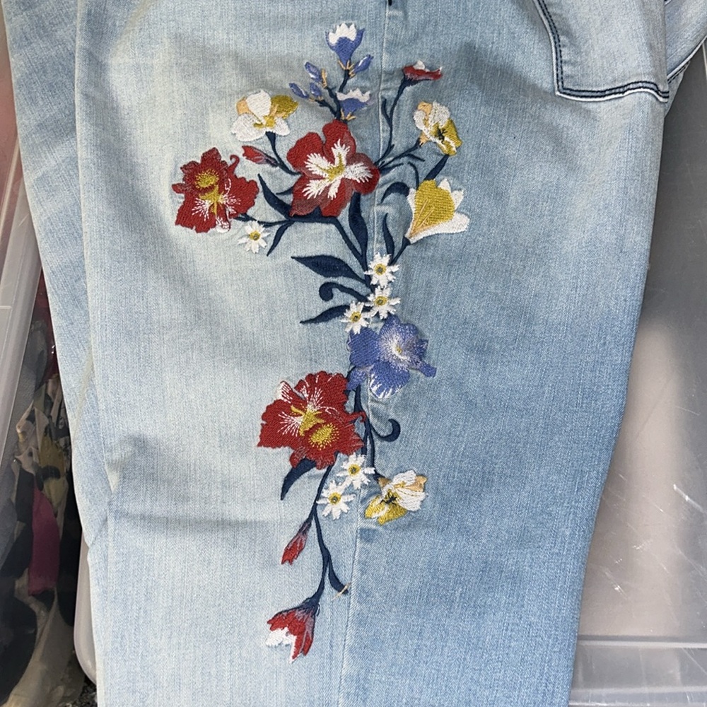 NWT Universal Thread embroidered jeans - Picture 11 of 13